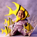Ребёнок в костюме рыбки