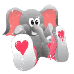 На ступнях слоника нарисованы сердечки