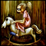 Странная девочка на лошадке-качалке