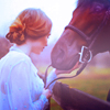 Девушка гладит лошадку