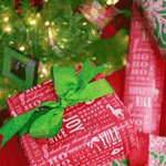 Новогодние подарки (розовая упаковка с зеленым бантиком)