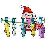 Дед Мороз раскладывает в носочки подарки