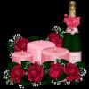 Горящие новогодние свечи в окружении красных роз и бутылк...