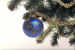  <b>Голубой</b> шарик на новогодней ёлке 