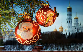 Дед Мороз и Снегурочка на елочных игрушках