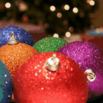 Разноцветные елочные игрушки-шарики