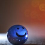 Синий шарик с улыбкой