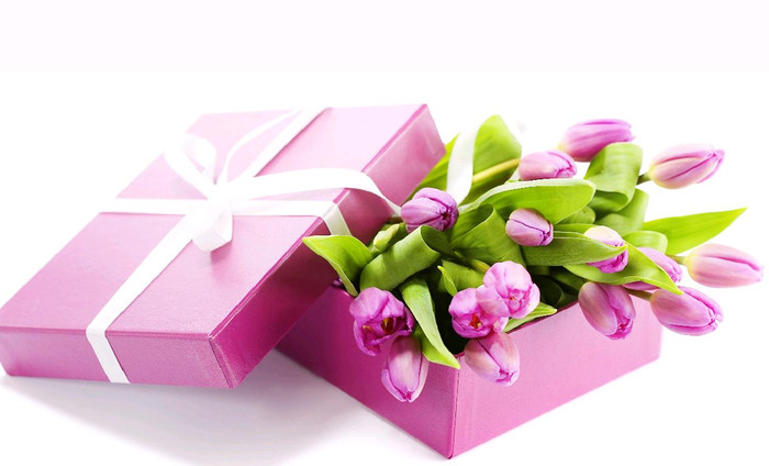 Открытки. 8 марта! Необыкновенные тюльпаны в коробке!