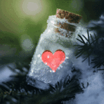 Баночка с сердечком на заснеженной лапе сосны