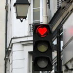  Красный светофор <b>показывает</b> сердце 