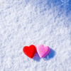 Два сердечка на снегу