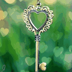 Металлический ключ в форме сердца