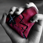 Разбитое сердце в руках