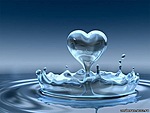 Капля воды в виде сердца