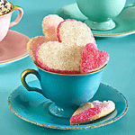 Печенье в виде сердечек в чашке