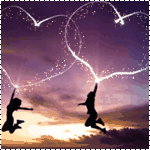 Двое влюбленных рисуют в небе два сердечка в прыжке