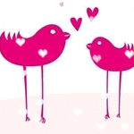 Две рисованные птицы с сердцами