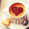 Кофе с сердцем и печеньем