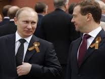 Путин и Медведев с георгиевскими ленточками