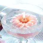 Свеча в цветке и бокале