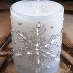 Белая <b>свеча</b> с серебристой снежинкой 
