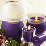  Фиолетовые декоративные <b>свечи</b> и светильник 