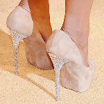  Туфли на шпильках на красивых женских <b>ножках</b> 