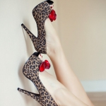 Ножки в леопардовых туфлях