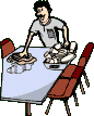 Официант вытерает стол