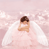 Девочка ангел с блестящими крыльями