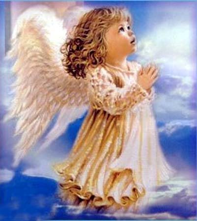 Ангелок самозабвенно молится за нас