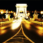 Ночное движение авто по мосту